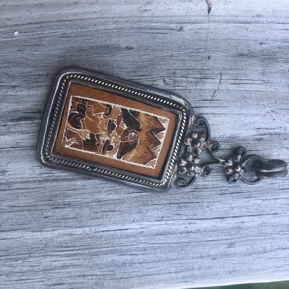 Vintage Sterling Silver Story Teller Pendant with Ornate Frame - Picture 8 of 9